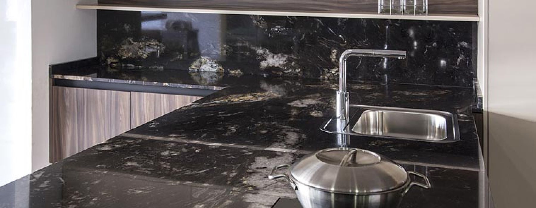 Cucina in granito Titanium Black